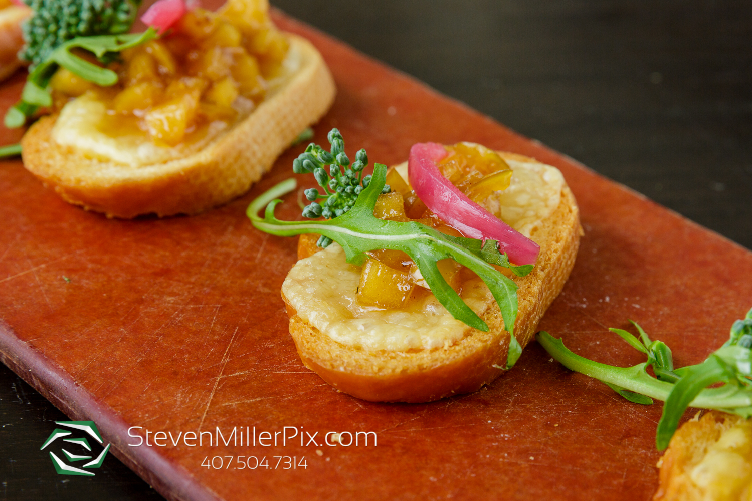 orlando catering - White Cheddar on Crostini with Sweet Apple Compote