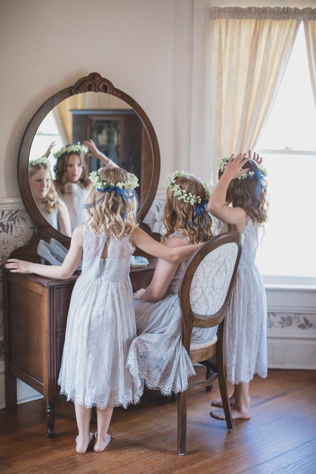 children looking in the mirror of the bridal suite
